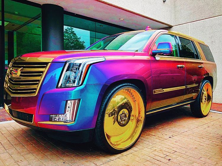 Warna Mobil yang Unik, sumber ig @aniamarek80